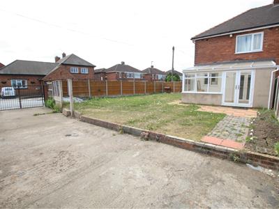 SIDE AND REAR GARDENS